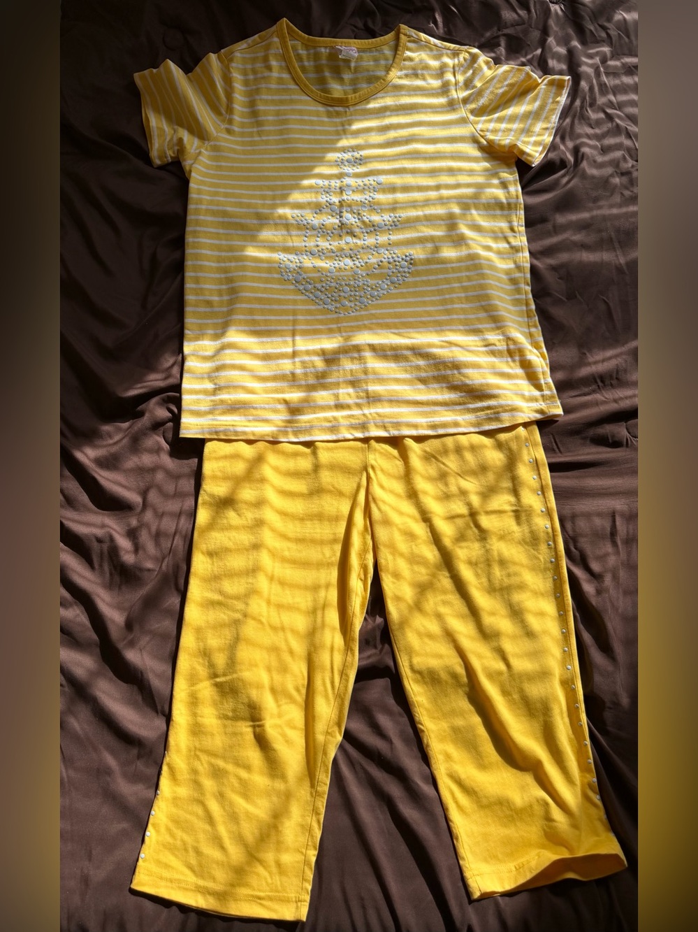 Women’s Fashion Sweetheart Yellow Embellished
 2-Piece Capri Set, Size Medium